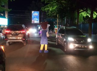 Di Balik Kelucuan Pengamen Badut di Kota Makassar, Ada Eksploitasi Anak