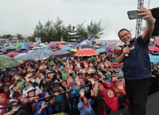 Rocky Gerung Bandingkan Kasus Formula E Anies Baswedan dan E-KTP Ganjar Pranowo