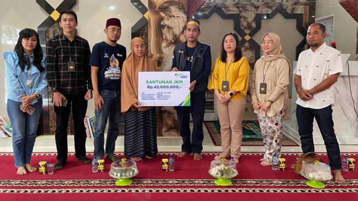 Ketua DPRD Makassar Rudianto Lallo Bersama BPJS Ketenagakerjaan Serahkan Santunan JKM/Rilis rudianto lallo