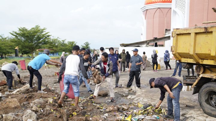 ASN/Non-ASN Pemprov Kerja Bakti di CPI, Gubernur Sulsel: Aksi Budayakan dan Cintai Kebersihan CPI