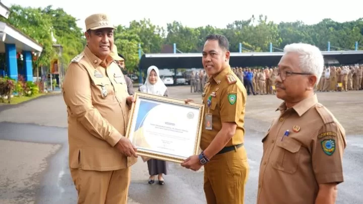 PAD Capai 112 Persen, Bupati Maros Beri Penghargaan Andi Rosman PAD Capai 112 Persen