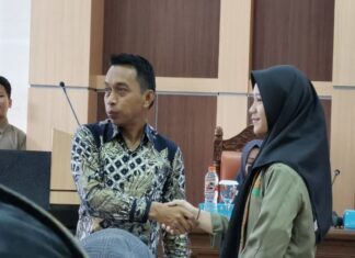 Kenalkan Demokrasi Sejak Dini, Pengurus OSIS SMP Islam Athirah Dilantik di Gedung DPRD Sulsel