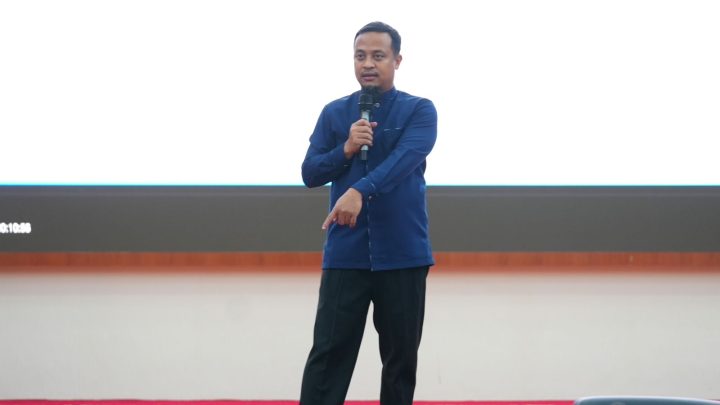 Kenakan Sepatu Produk UMKM di Maros, Gubernur Andi Sudirman : Kualitasnya Bagus Pemprov Sulsel
