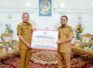 Gubernur Sulsel Serahkan Bantuan Keuangan Rp25,5 Miliar untuk Kabupaten Luwu