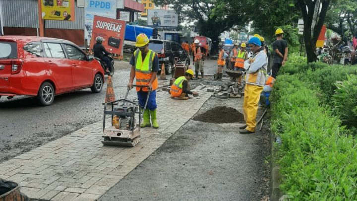 Dinas PUTR Sulsel Lakukan Penanganan Darurat Jalan Hertasning Makassar Pemprov Sulsel