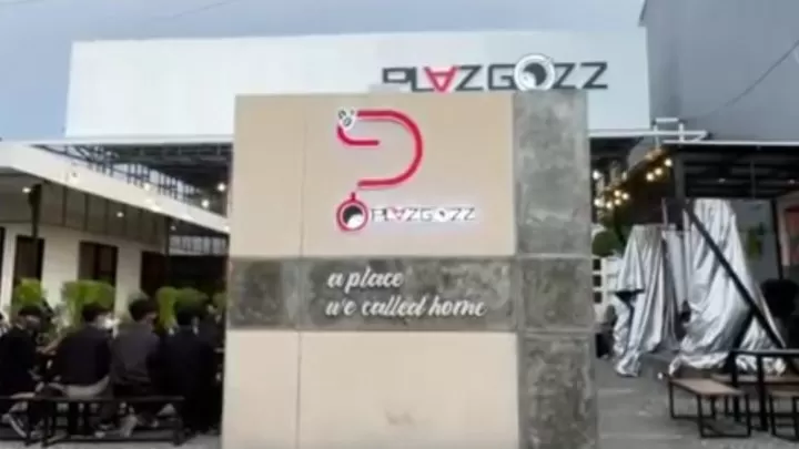 plazgozz cafe