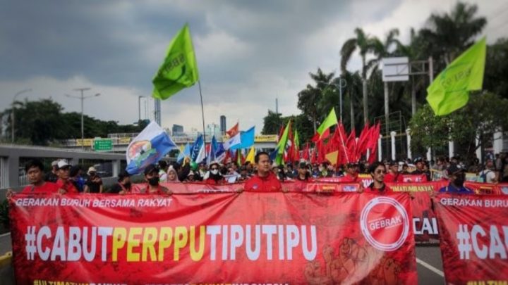 Massa Aksi di Makassar Serukan Cabut Segera Perppu Cipta Kerja massa aksi