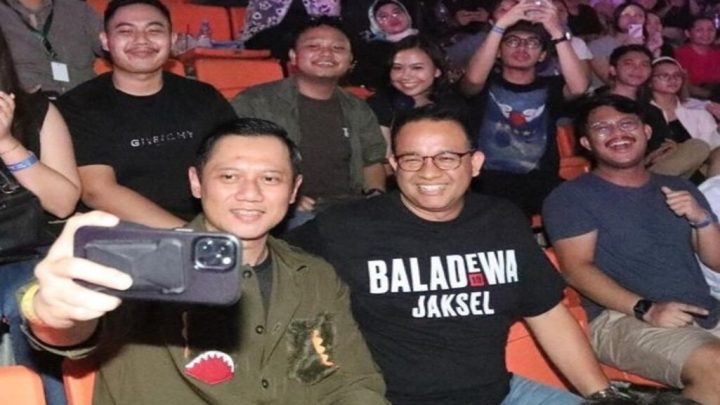 Ketua Umum Partai Demokrat, Agus Harimurti Yudhoyono bersama mantan Gubernur DKI Jakarta, Anies Baswedan saat hadir di konser Dewa 19 di JIS, Sabtu, 4 Februari 2023 (foto: dok instagram @agusyudhoyono) konser dewa 19