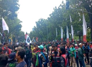 pengemudi ojek online