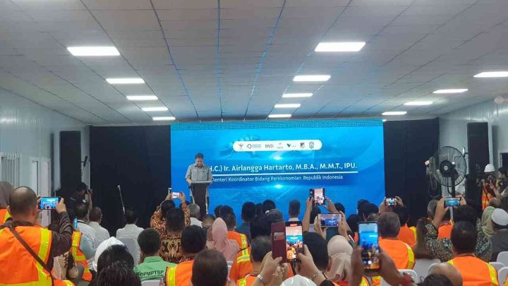 Menko Airlangga Letakkan Batu Pertama Pabrik Smelter di Morowali menko airlangga