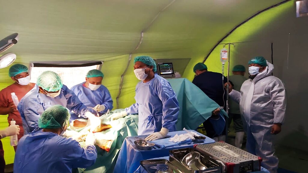 Tim EMT RI Lakukan Operasi Bedah Pertama ke Korban Gempa di Turki