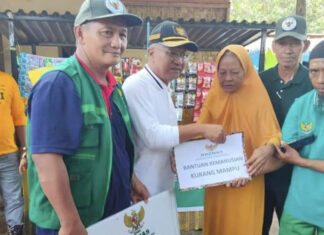 Bupati Iksan Iskandar Serahkan Bantuan Baznas Jeneponto kepada Mustahik
