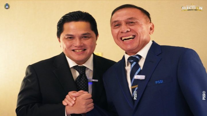 Ketua Umum PSSI terpilih periode 2023-2027, Erick Thohir (kiri) bersama mantan Ketua Umum PSSI periode 2019-2023, Mochamad Iriawan (foto: Twitter @PSSI) teknologi var