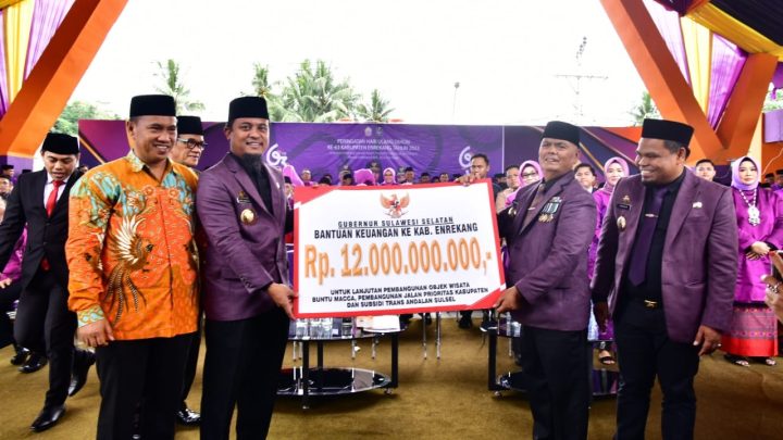 Gubernur Sulsel Serahkan Bantuan Keuangan Rp12 M ke Enrekang, untuk Lanjutan wisata Emas Andalan 360 Pemprov Sulsel