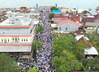 Gubernur Sulsel Jalan Anti Mager Bersama Warga Barru