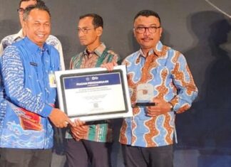 Penyumbang Pajak 2022 Terbesar, DJP Sulselbartra Beri Penghargaan kepada Bank Sulselbar