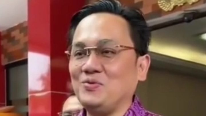 Tangkapan layar postingan video nyanyian Farhat Abbas diduga sindir Bunda Corla (Instagram @berita_gosip) farhat abbas