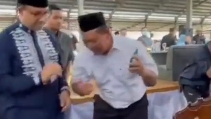 Posting Video Anies Baswedan, Husin Shihab: Gaya Salaman Kaum Tukang Bid'ah video anies baswedan