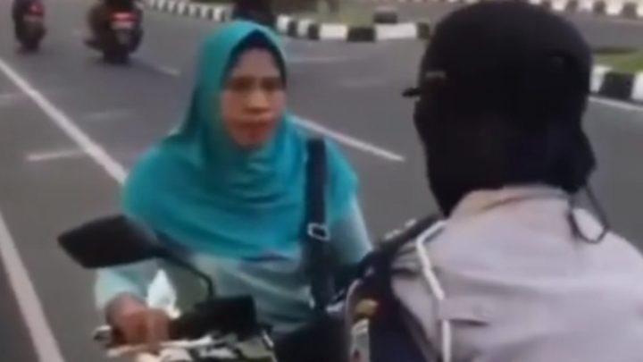 emak emak petugas dishub