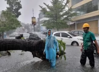 Cuaca Ekstrem di Makassar: Sekolah Diliburkan, Guru Tetap Siaga