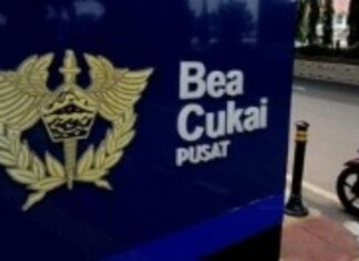 pejabat bea cukai