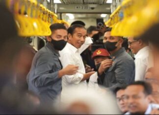 Jajal Kereta dari Depo Maros ke Rammang-Rammang, Presiden Jokowi: Nyaman dan Bersih