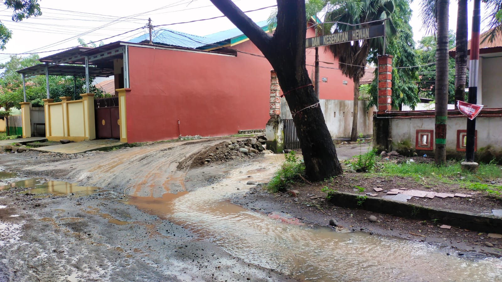 Pengendara Keluhkan Akses Jalan Diduga Rusak Akibat Aktivitas Tambang, di Mana Pemerintah Jeneponto?