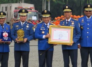 Wali Kota Makassar Danny Pomanto Raih Penghargaan di HUT Damkar ke-104