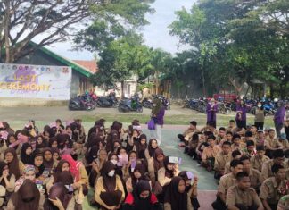 Sejumlah Mahasiswa KKLP STIK Tamalatea Beri Penyuluhan Bahaya Rokok di Wajo