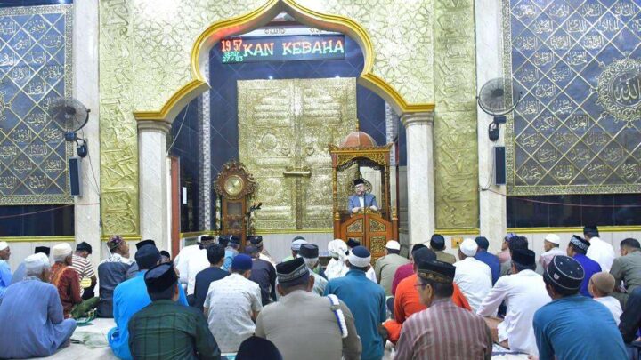 Wali Kota Palopo dan Pimpinan SKPD Tarawih Bersama di Masjid Nur Ilahi Wali Kota Palopo