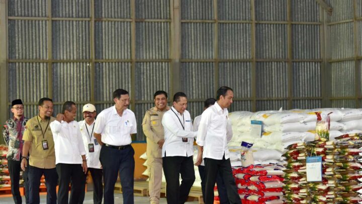 Tinjau Gudang Bulog, Presiden Jokowi: Beras Sulsel Banyak Diserap Provinsi Lain Pemprov Sulsel