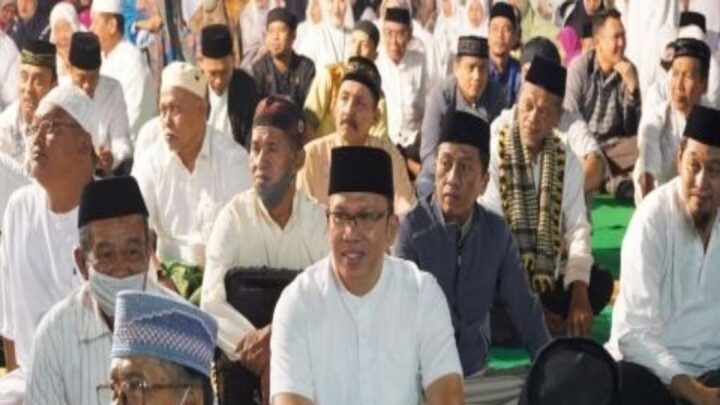 Camat Rappocini Salat Subuh Berjamaah di Anjungan Pantai Losari Camat Rappocini