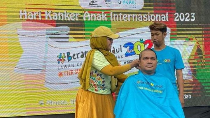 Dokter Koboi mimpi gunduli rambut sendiri