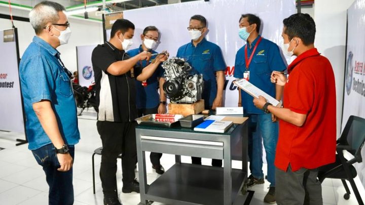 PT Astra Honda Motor (AHM) kembali menggelar kompetisi teknik sepeda motor bagi para teknisi sepeda motor Honda yang tahun ini memasuki penyelenggaraan yang ke-27. teknisi honda