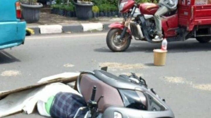 Hindari Jalan Berlubang, Seorang Pengendara Motor Tewas Terlindas Bus di Kota Tua jalan berlubang