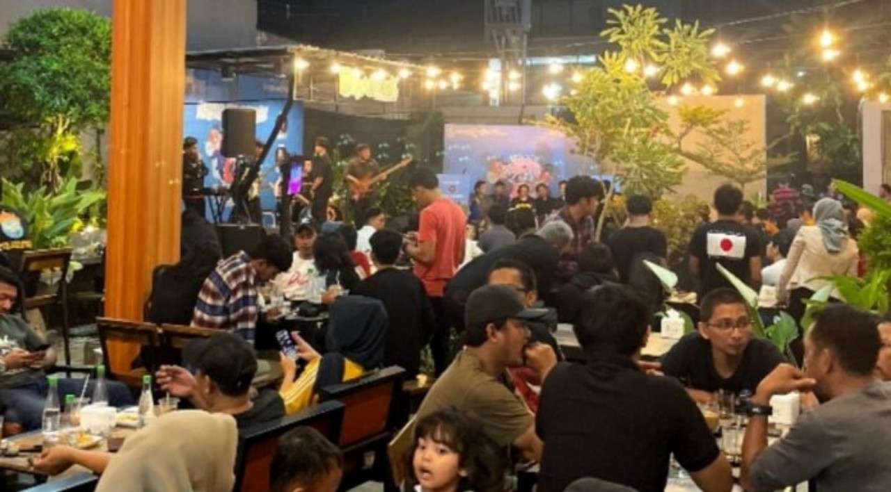 Cari Kafe Nuansa Romantis Buat Kencan di Malam Minggu? Buruan ke Plazgozz Cafe Makassar
