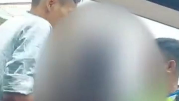 Viral, Penumpang Mobil dan Polisi di Gowa Adu Jotos: Tanya Kapolresmu polisi di gowa