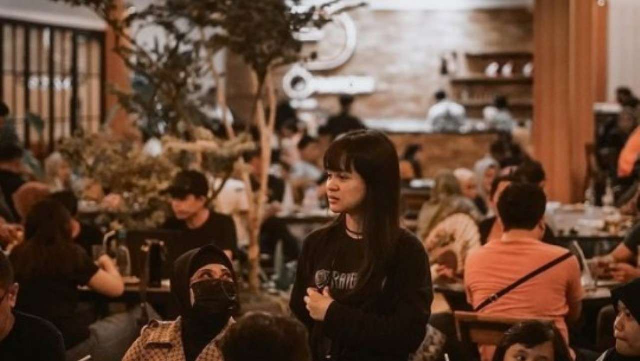 Cari Kafe Nuansa Romantis Buat Kencan di Malam Minggu? Buruan ke Plazgozz Cafe Makassar