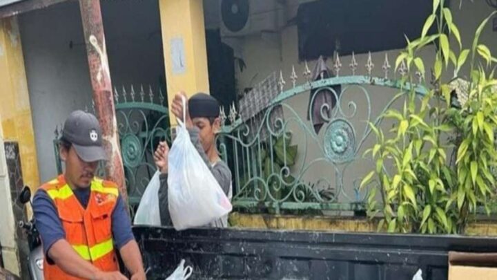 Dinas PU Makassar Berbagi Sembako Ramadan di Dua Lorong Wisata Dinas PU Makassar