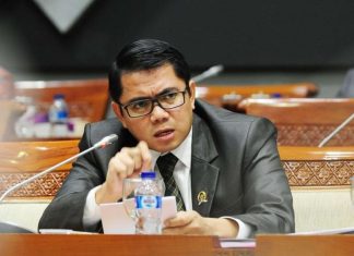 Arteria Dahlan Ancam Mahfud MD Karena Sebut Anggota DPR Makelar Kasus