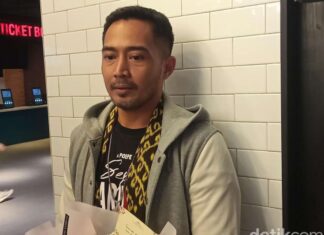 yama carlos dan sang istri