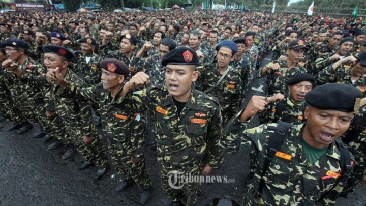 Puluhan Banser NU Datangi Pengadilan Negeri Jakarta Selatan Puluhan Banser NU Datangi Pengadilan Negeri Jakarta Selatan