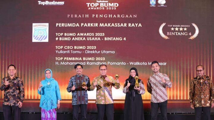 Wali Kota Makassar Terima Penghargaan Top Pembina BUMD Wali Kota Makassar