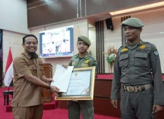 Amankan OTK yang Bawa Senpi, Gubernur Sulsel Beri Penghargaan 3 Personil Satpol PP