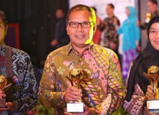 Wali Kota Makassar Danny Pomanto Raih Penghargaan Top Pembina BUMD Awards 2023