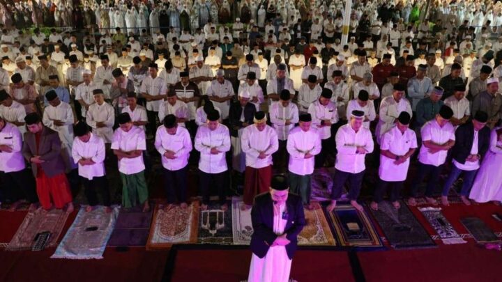 Ikuti Program GMSSB Pemkot Makassar, Ribuan Warga Padati Anjungan Pantai Losari pemkot makassar
