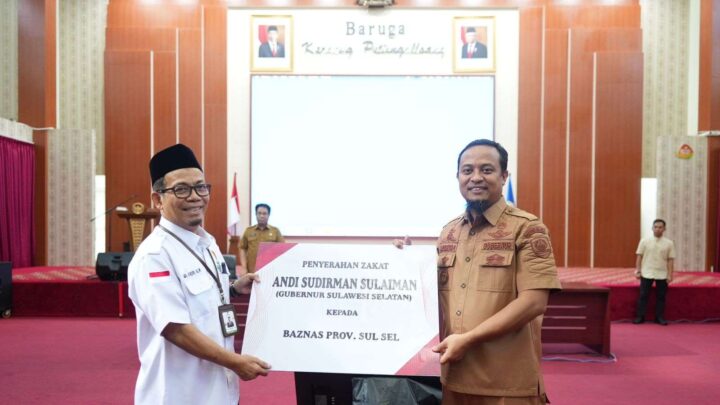 Gubernur Andi Sudirman Serahkan Zakat ke BAZNAS Sulsel Pemprov Sulsel