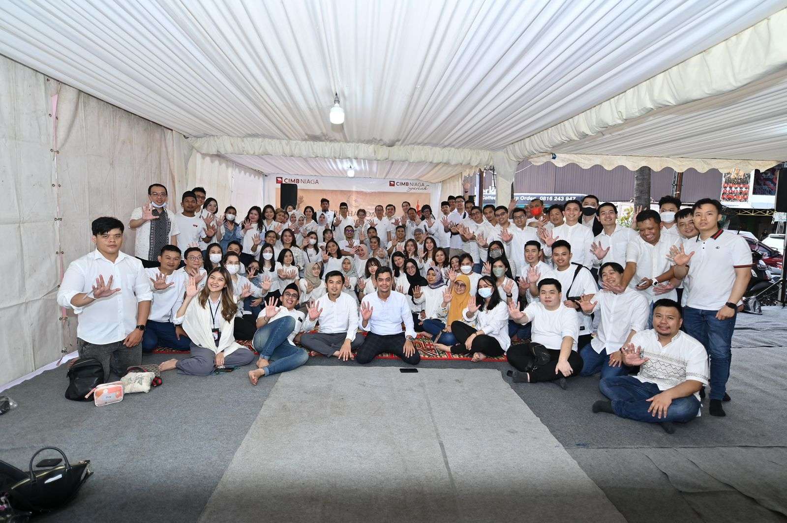 CIMB Niaga Makassar Gelar Buka Puasa Bersama Anak Yatim dan Serahkan Dana Kebajikan