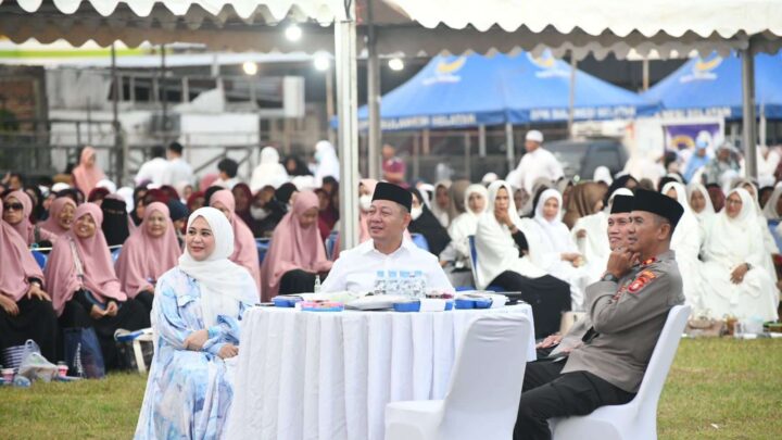 Rusdi Masse dan Fatmawati Bukber Bersama Warga Sidrap Rusdi Masse