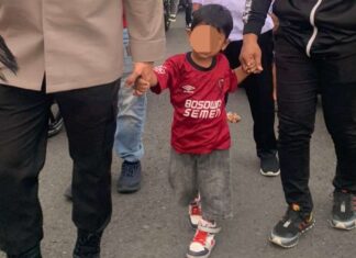 Salut, Kapolrestabes Makassar Amankan Bocah yang Terpisah dari Orang Tuanya Saat Konvoi PSM Makassar